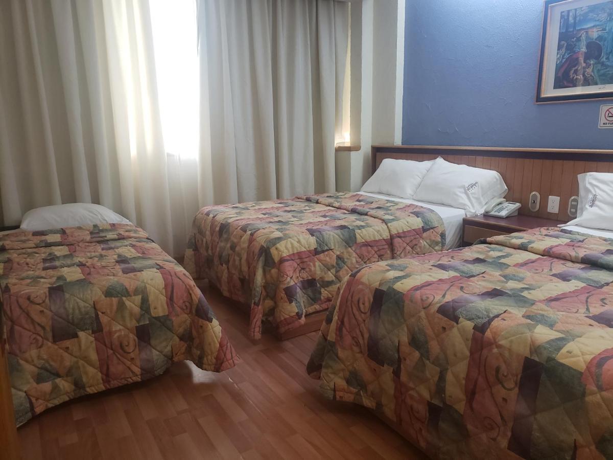 Hotel Alcampo Queretaro Room photo